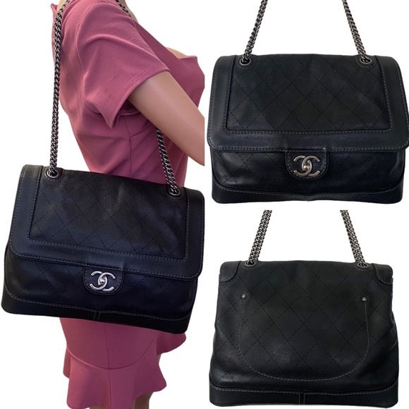 Authentic Chanel Chain Shoulder tote #01940 - Picture 2 of 16